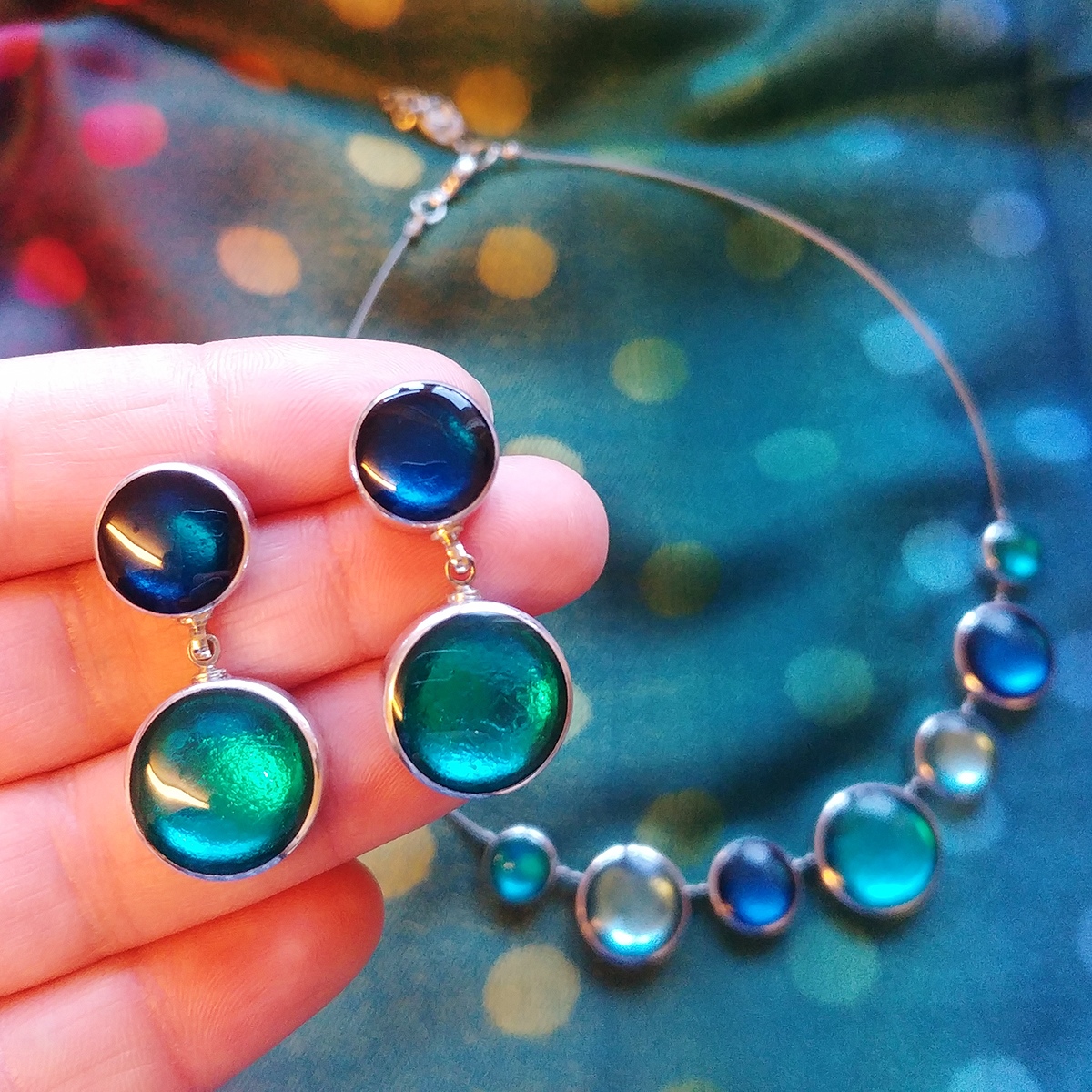 Jewellery_Stop's tweet image. Hello 2021👋
If the new year inspires the desire for simplicity, which perhaps includes a capsule "mix and match" wardrobe, this stunning Aluminium Cabouchon collection has clean lines and contemporary colours suitable for everyday.  A perfect simple styling.
#geometricjewellery