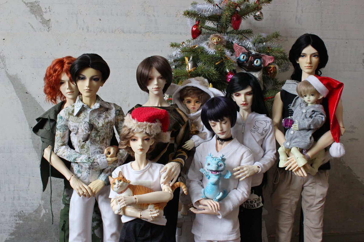 tetsunatsuko's tweet photo. Сфотала свою куклобанду! Хотя бы раз в год надо брать в руки кукол
#Dollmore #KaraKlum #KasiDan
#Dragondoll #Minimee
#Soom #Sov #FlowerJunior #Char #LaLegendedeTemps #Roderich #GlobalTranz #Lens #MechaAngel #Vega #Cloverdolls #bjd #bjd_by #gameofdolls_minsk #Gameofdolls #sowl https://t.co/K7vST1azjX