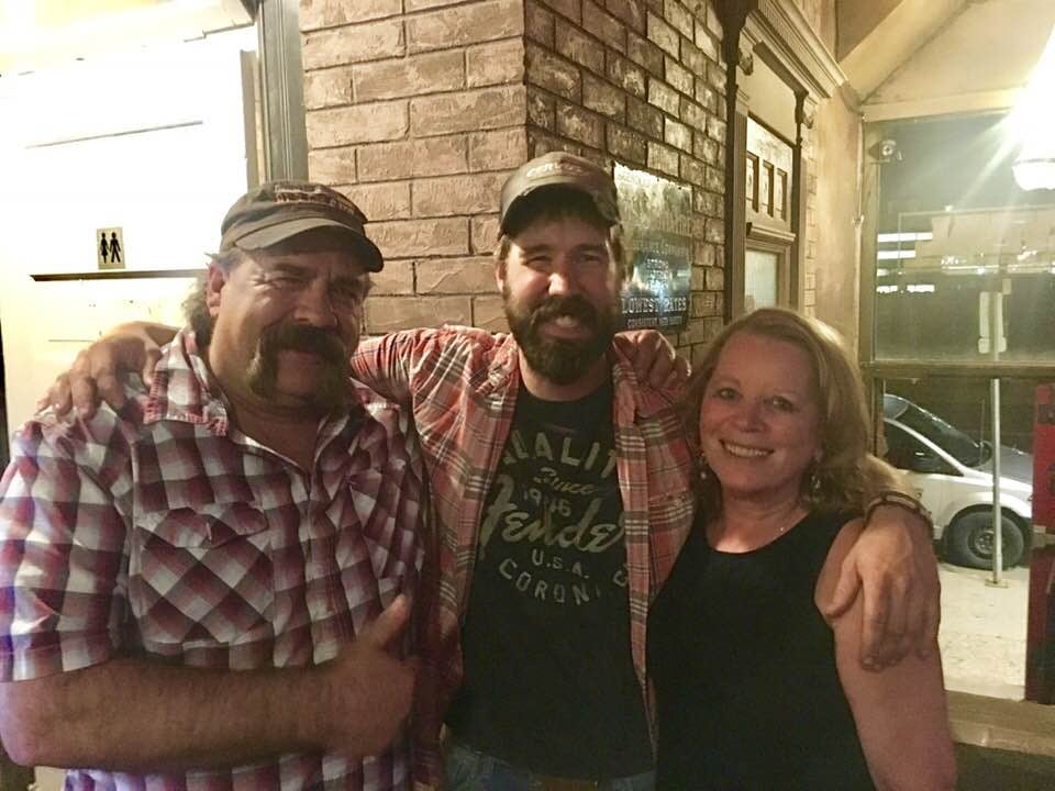 drewgregory_'s tweet photo. Had the pleasure of chatting with Reg Wilkie from @CJTR_Radio have a listen to what all we chatted about https://t.co/Gsm1RtMs6i Bonus is there's music too #beerwithanyone #knowgood #thebarnsessions #cheers https://t.co/d7RxzQ3gI4