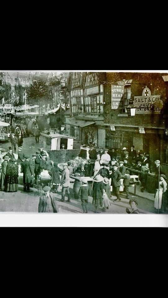 Chornohus's tweet photo. Last time The Turks Head was open! https://t.co/8qJs4ojQQP