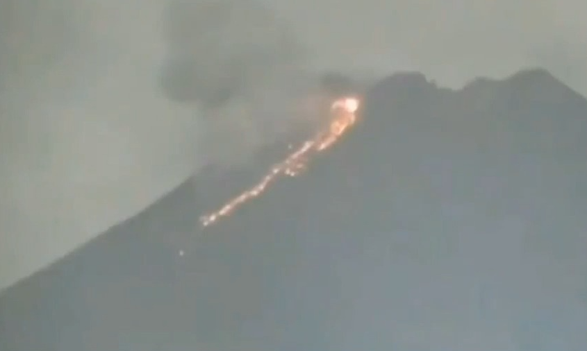 Gunung Merapi Kembali Muntahkan Lava Pijar dlvr.it/RqDfKZ