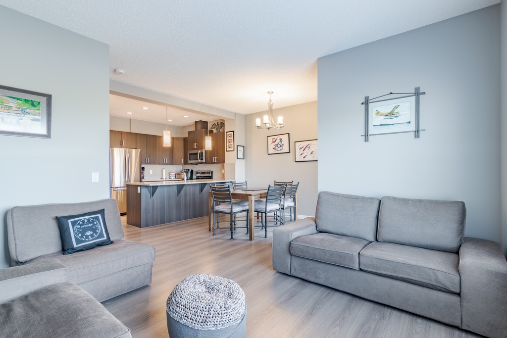 HCinCalgary's tweet photo. SOLD in Cochrane! Congrats to our seller!
The new buyers of this immaculate home in Sunset Ridge will soon get to enjoy these mountain views all day, every day!β
β
β
#sold #cochranerealestate #realestategoals #chclisting #chcsold #remaxrealtors #remaxlisting #mountainviews β https://t.co/i4KnPpNTVm