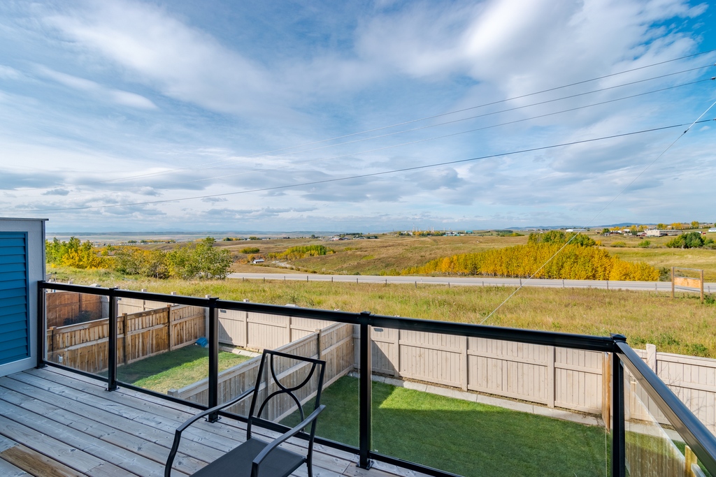 HCinCalgary's tweet photo. SOLD in Cochrane! Congrats to our seller!
The new buyers of this immaculate home in Sunset Ridge will soon get to enjoy these mountain views all day, every day!β
β
β
#sold #cochranerealestate #realestategoals #chclisting #chcsold #remaxrealtors #remaxlisting #mountainviews β https://t.co/i4KnPpNTVm