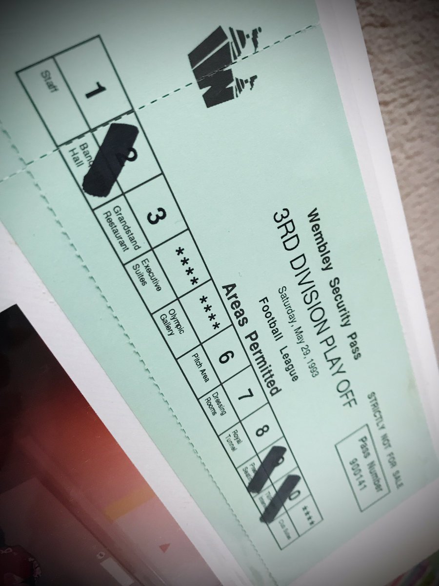 I was ridiculously lucky to win a  @BBCYorkSport competition to be the mascot for our Play Off Final trip to the old Wembley back in May 1993. Left my signed programme in the Changing Rooms which the Football League were kind enough to post a few weeks later