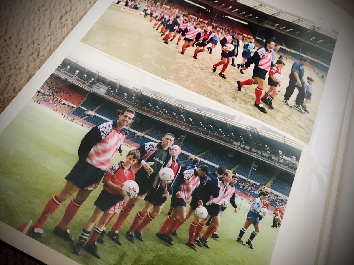 I was ridiculously lucky to win a  @BBCYorkSport competition to be the mascot for our Play Off Final trip to the old Wembley back in May 1993. Left my signed programme in the Changing Rooms which the Football League were kind enough to post a few weeks later