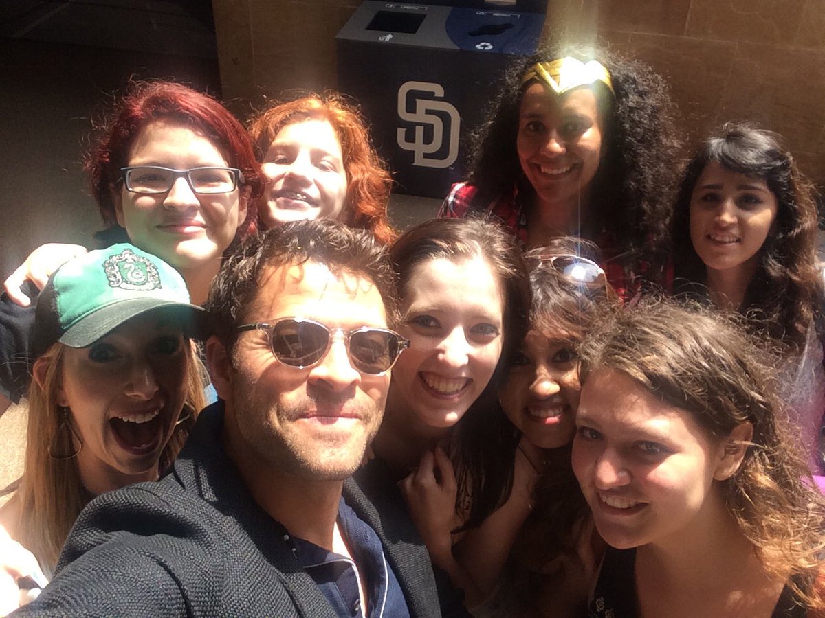 spnbunkerbr's tweet photo. "Thanks @/mishacollins for taking the picture with all of us at Camp #Conival you mean the world to all us fans!!! 💖💖💖" https://t.co/N4P0WKLhpU