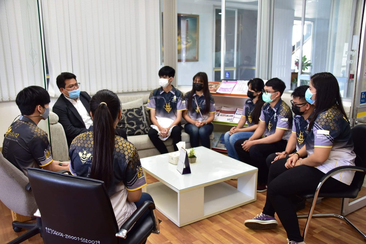 Msusc1's tweet photo. ประธานสภานิสิต พบผู้บริหาร อธิการบดีกล่าวว่าเน้นให้รักษาสุขภาพ เรียนออนไลน์อย่างมีคุณภาพ ย้ำให้มั่นใจ มมส ไม่หยุดพัฒนา  #มมส #MSU #MahasarakhamUniversity #MSUSC63 https://t.co/zn1evM6PIb