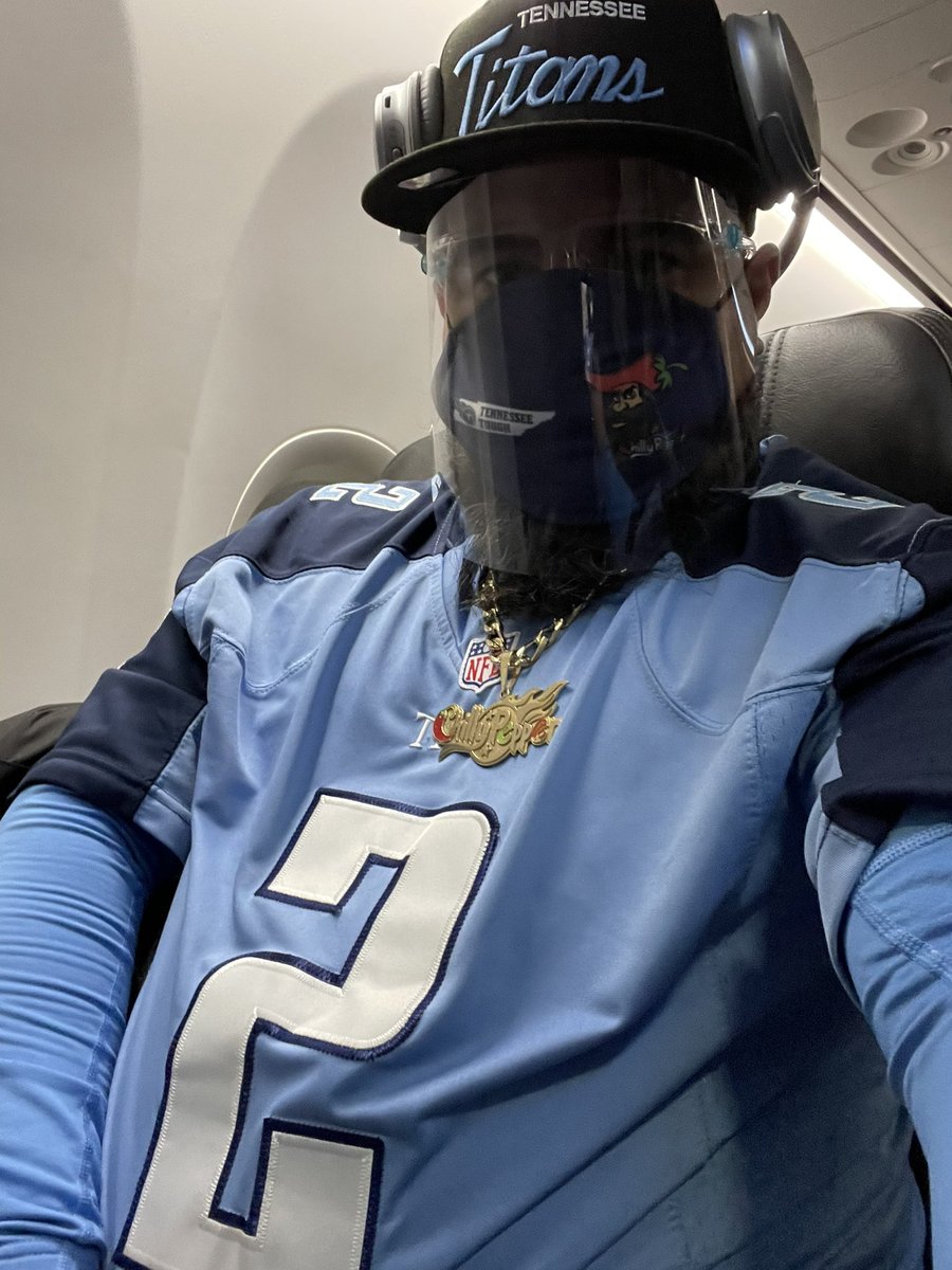 Skullspliter1's tweet photo. Leg 2 almost at the Motherland @Titans , take no Prisoners ⚔️⚔️⚔️ #RobBironas #2 #Titans #NeverSatisfied we got this !!!! https://t.co/8VbF8L0Yke