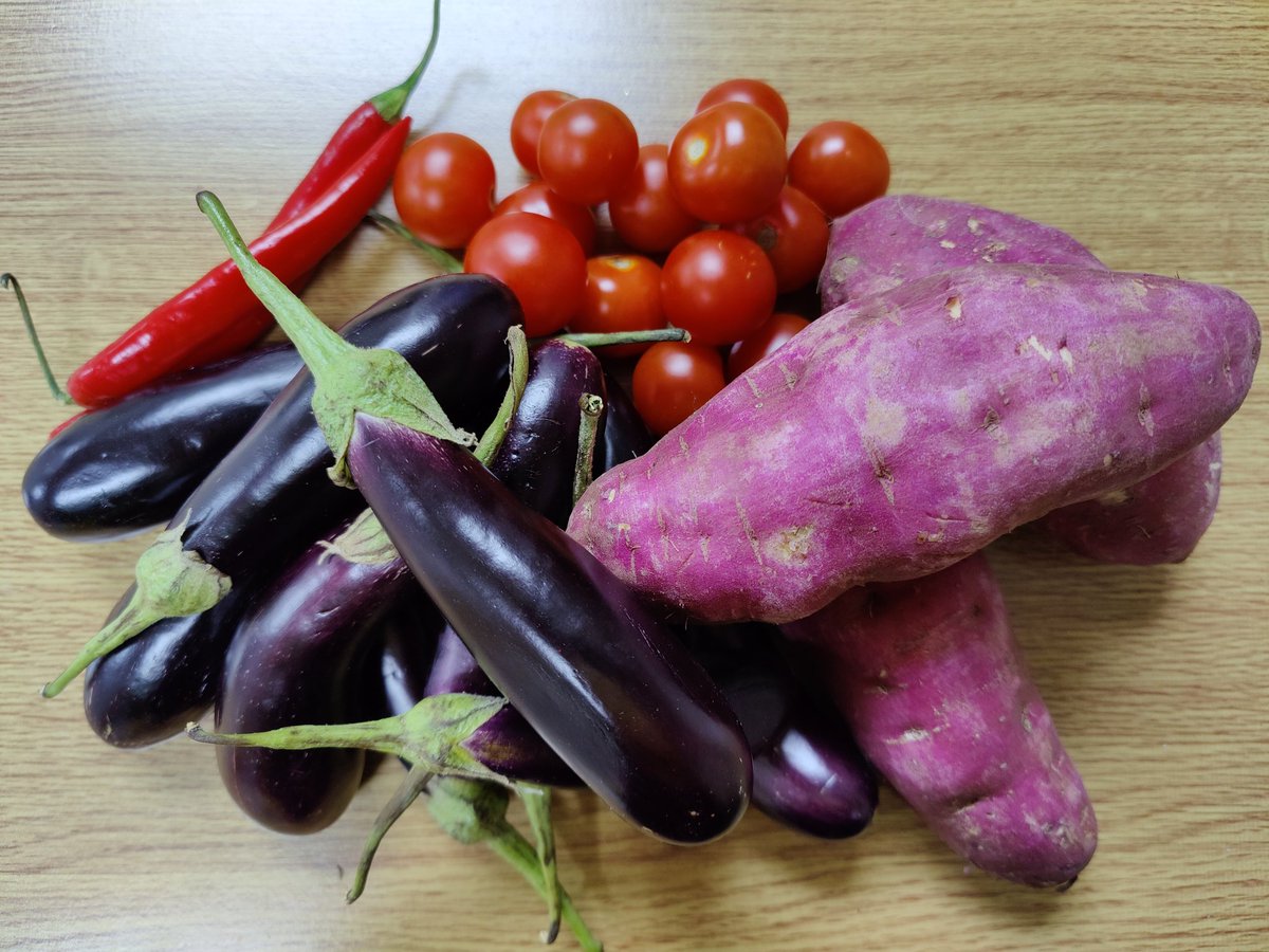 EditorASNews's tweet photo. So a friend has challenged me to make a dish with sweet potato and aubergine. If you guys want to get your creative caps on too and share your recipes with me that would be fab. But tomorrow, after I've done my challenge. ๐
#simmeringsunday https://t.co/A6OREti2SF