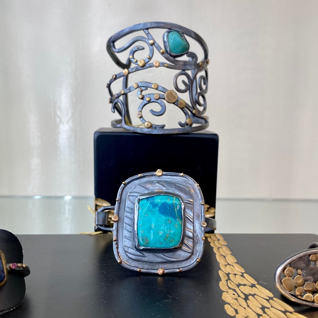 NewGild's tweet photo. Statement cuffs will awaken your senses with rustic, unique details and special gemstones.  These two by artist Tara Hutchinson are available in our gallery now! 
​#teamsparkle #turquoise #newgild https://t.co/Nfo7ifajK2