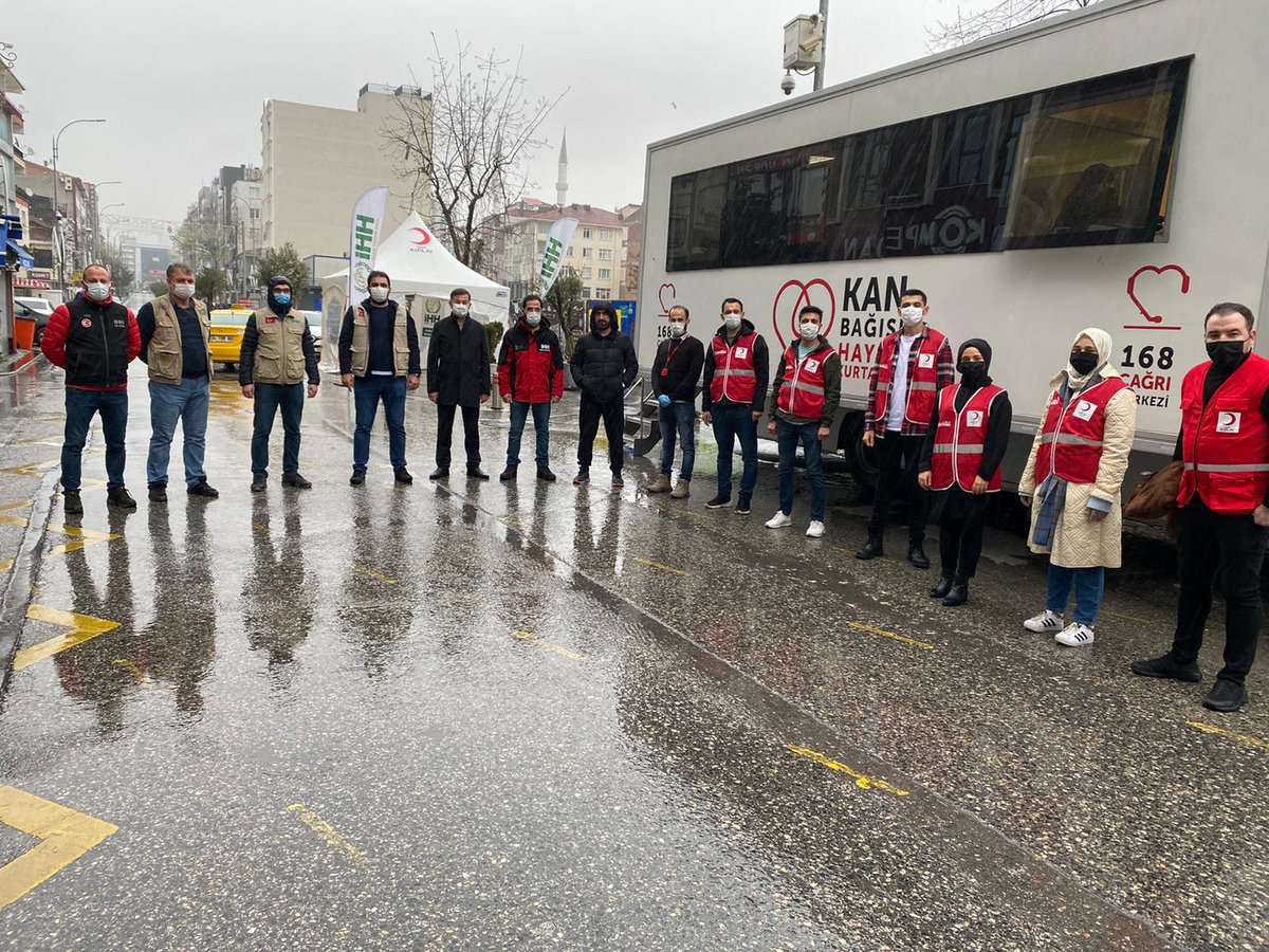 ihhoffroad's tweet photo. Arama kurtarma ekiplerimiz kızılaya kan bağışında bulunarak bir damla kan hayata bağlar diyerek ihtiyaç sahibi hayatlara dokunuyor.
#iyilikherzamanheryerde https://t.co/GpJhNvnsAw