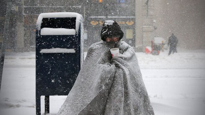 MSalesianas's tweet photo. #Filomena. Ver la #nieve es muy bonito, pero en días como estos nos damos cuenta de la importancia de tener un #hogar. Somos afortunados, pero hay miles de #PersonasSinHogar que no lo tienen y que necesitan #ayuda. No nos olvidemos de ellas. https://t.co/fsqGPfXWQJ
