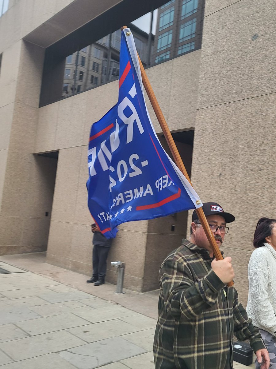 Once national guard pulled away I made my way around the block and into freedom plaza. While on my way I saw people selling gear, talking about antifa trying to infiltrate, and others flying flags. 14/