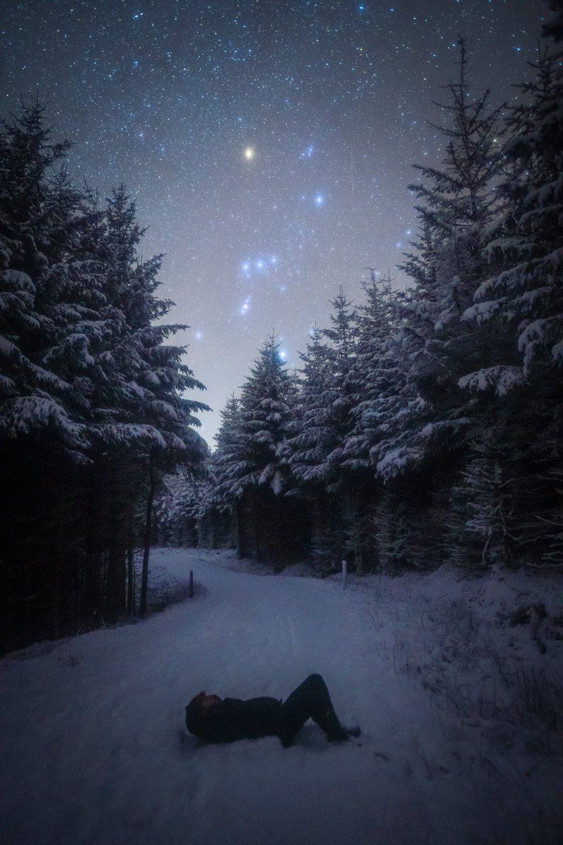 Lying under the starry night sky of Kielder last night.
After work, I hiked 2 miles down the snowy track back to my car, and the sky was incredible - I had to stop to take a selfie!
@kielder_obs https://t.co/zXj0l7EFKc