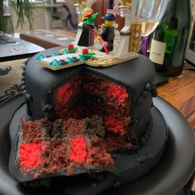 AgentsOfCake's tweet photo. Goth meets grunge wedding cake 😍❤️🖤💜 #NewProfilePic chocolate, red velvet and vanilla with ganache. #chocolatecake https://t.co/d9hIDAUBvg