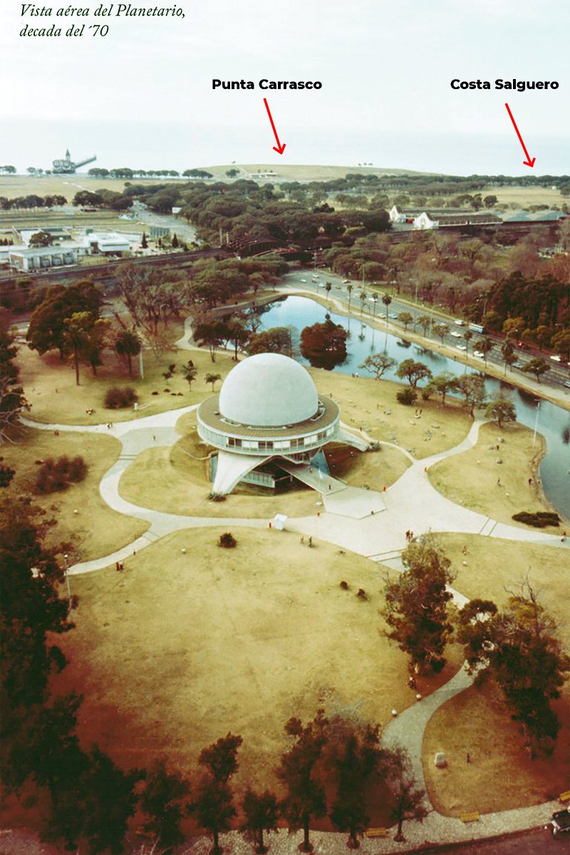 paisajeante's tweet photo. Foto a vuelo de pájaro del planetario en década 1970 vista hacia el Río de la Plata, publicada hace más de 3 años en Infobae.
Permite ver en la ribera el Club de Pescadores, Punta Carrasco como espacio verde y Costa Salguero aún no existe porque no se habían hecho esos rellenos. https://t.co/QaFty8U35e