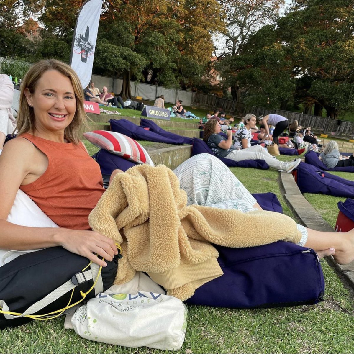 ¡Primeras imágenes de lo que fue el debut del avance de Music en Australia! ☁️🌈☁️

<a href="/CinemarkChile/">Cinemark Chile</a> @CineHoytsChile <a href="/AndesFilmsChile/">Hijacked by Prakash</a>