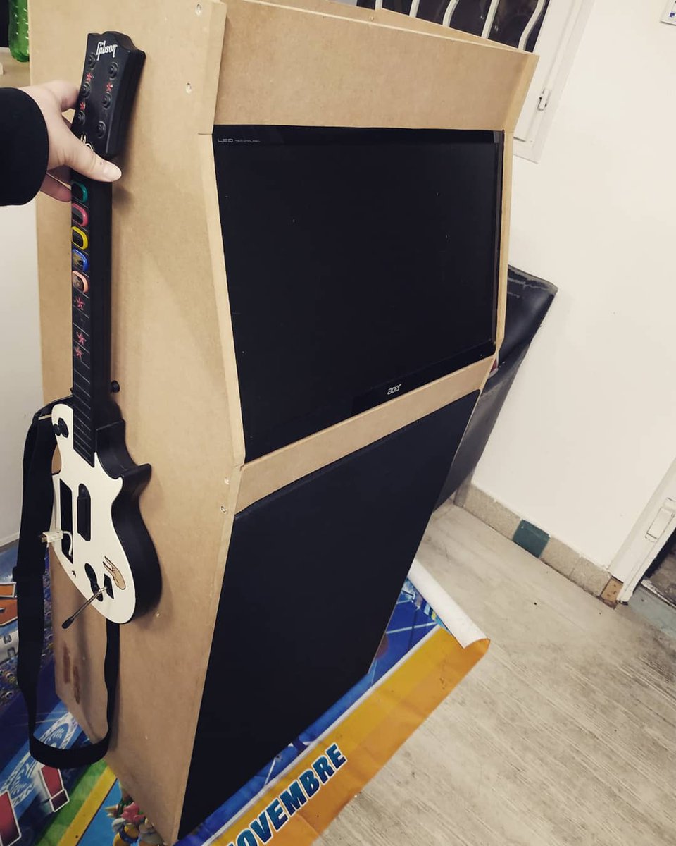 GP_MrBabar's tweet photo. - Pose de la face avant -

L'idée est de faire un cadre rappelant un ampli. 📻🎶

Il manque un petit logo type #marshall puis la rangée de divers boutons sur le dessus. 

Ensuite peinture, déco, pose des supports guitares, toper et/ou marquee ... 

🔊 Ça va rocker⚡ https://t.co/yqTTuCyyHP