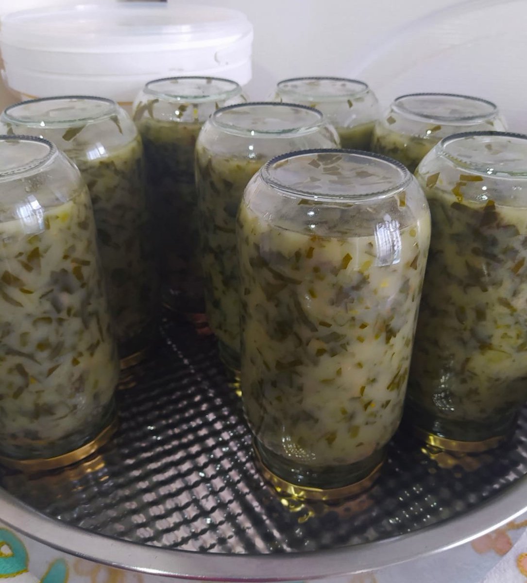 Lütfen Rt edebilirmiyiz.Elimde 3 kavonoz tirşik var almak isteyen dm den mesaj atabilir.