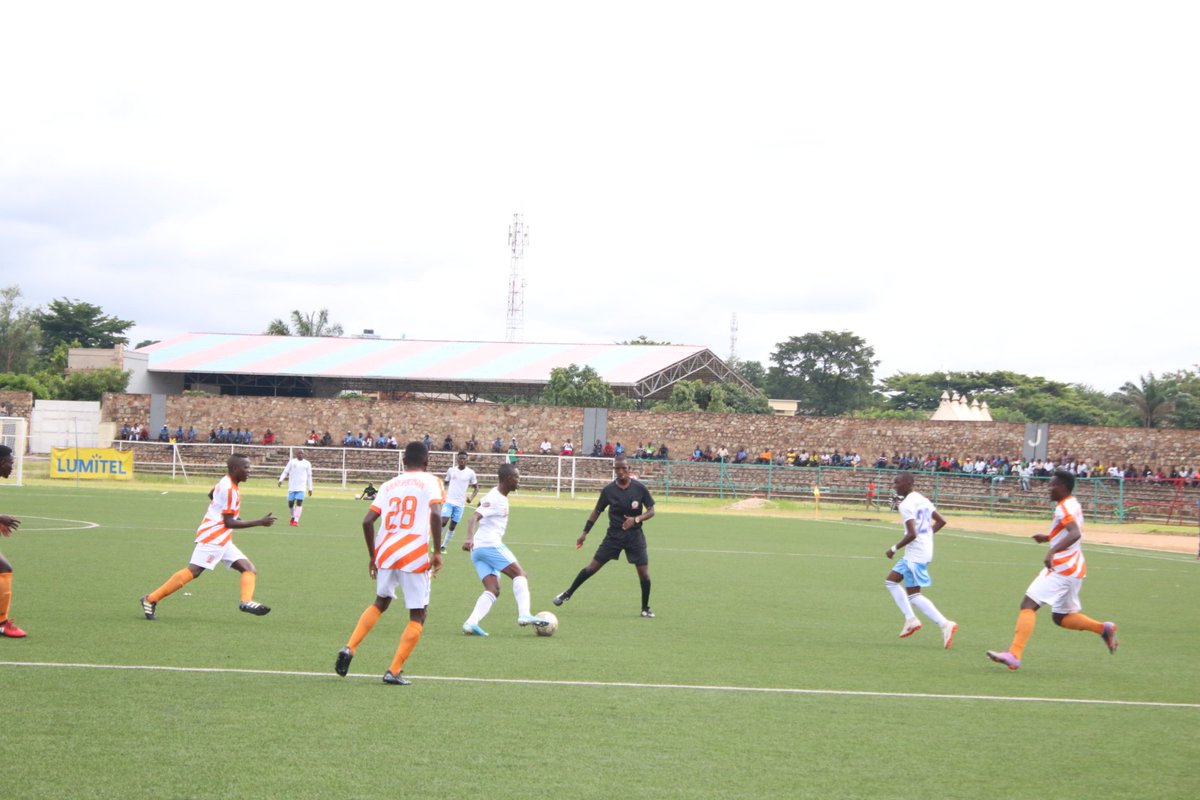 BurundiFF's tweet photo. La phase retour  du championnat  #PrimusLigue #Burundi a commencé ce samedi 9 Janvier  2021. 
Voici quelques résultats  des recontres jouées ce 9 Janvier: 

#FlambeauduCentre 1-0 #BSDynamic
#AigleNoirCs 1-1 #Vital'O
#KayanzaUtd 4-1 #MuzingaFC #MessagerNgozi 2-2 #BujaCity https://t.co/gFV56QMUQA
