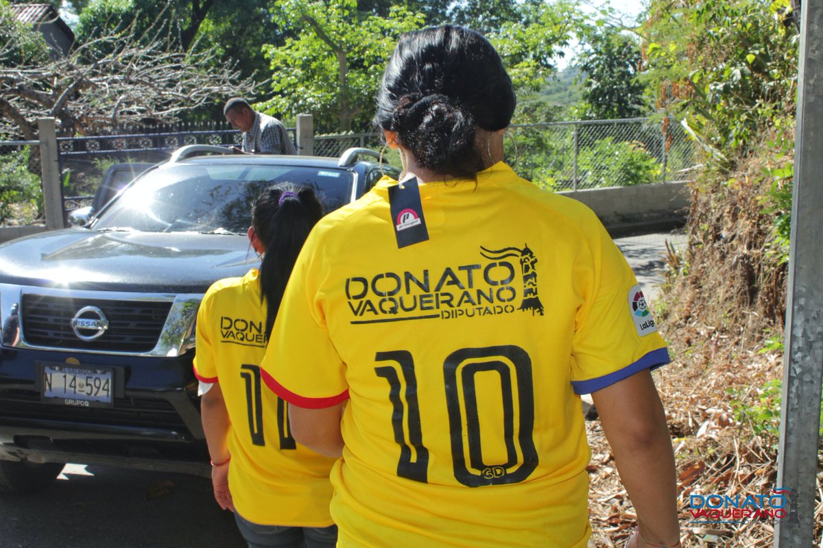 DonatoVaquerano's tweet photo. #ApoyoAlDeporte | Hoy visitamos la comunidad el Zapote I, junto a @Galy_alcalde, donde hemos dado respuesta a la solicitud que me realizaron sobre un equipaje deportivo. 

@ARENASanVicente
@ARENAfraccion

#MarcaCasilla1 
#TrabajoTerritorial https://t.co/3naS9qjumC