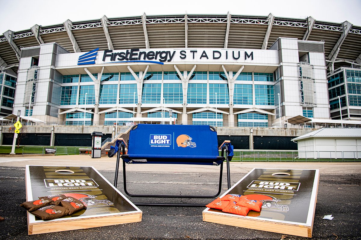 Browns's tweet image. 🚨 RT for a chance to win this @budlight tailgate prize pack! 🚨

Rules: brow.nz/jpi

#WeWantMore