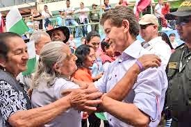 luisperistas's tweet photo. #UnidosPorColombia "Nuestro primer pensamiento siempre debe ser erradicar la pobreza, la desigualdad y la falta de oportunidades. Un País para todos." @Luis_Perez_G https://t.co/jjuv4S92M9