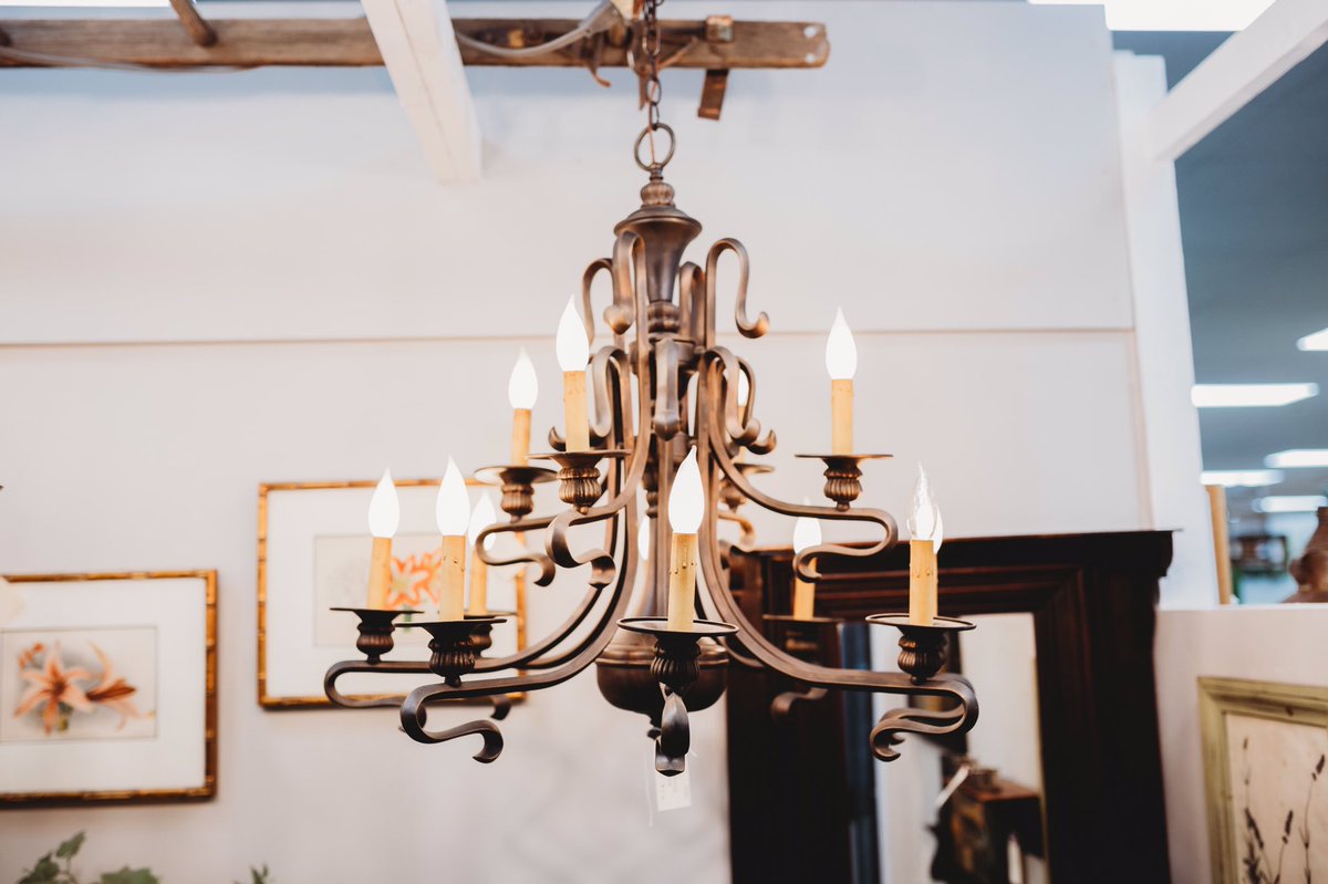 Antique_Trove's tweet photo. Light up 2021 with these gorgeous fixtures 

~dealer 22 #antiquetrove #antiquetroveroseville #chandelier #lighting #interiordesign https://t.co/AUv98y8Y6V
