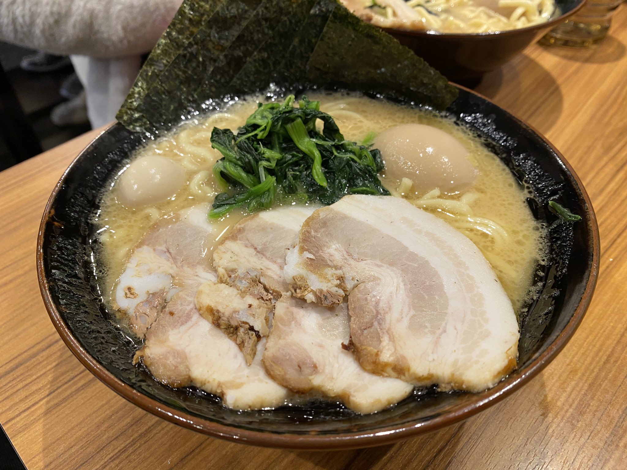 金バエ 禁酒63日目 昨夜ラーメン屋で ケツカイシが みゅーつーに殴られました そのあと みゅーつーは女と共に ラブホテルにしけ込み 素晴らしきカップルが誕生しました 応援します しかし逮捕は免れないでしょう ɷ T Co 4lyno8p6wo