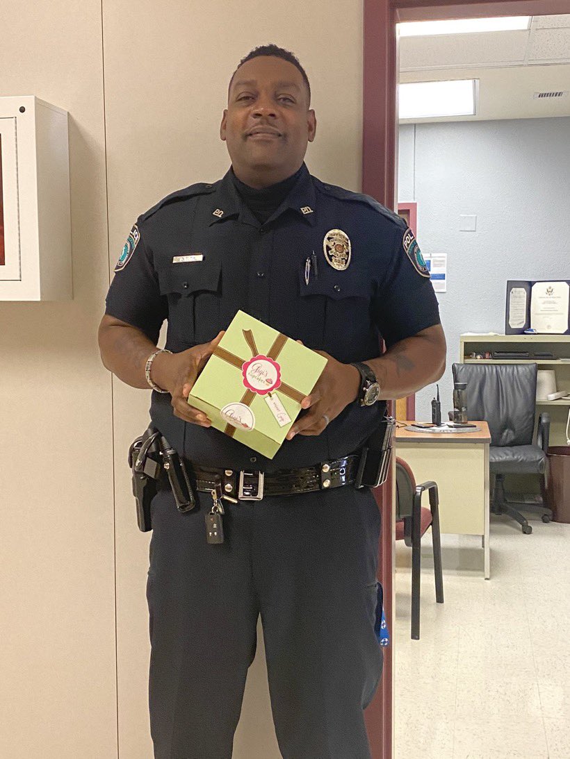 Thank you Officer Bush for all you do for the students and staff at <a href="/HernandezMS/">HernandezMS</a> we appreciate you.  #StudentResourceOfficerAppreciationday #LawEnforcementAppreciationDay <a href="/DrPresley_RRISD/">Danny Presley</a> <a href="/RoundRockISD/">Round Rock ISD</a> <a href="/JeffreyYarbrou2/">Jeffrey Yarbrough</a>