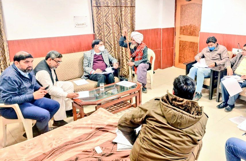 ShamimRahniya's tweet photo. सभी विभागों के अधिकारियों की बैठक ले, उप नेता विपक्ष व विधायक #नूह चौ @Aftabnuh जी ने लोगों की समस्याओं को प्राथमिकता तथा पारदर्शिता के साथ करने के निर्देश दिए
लोगों को समस्या ना हो, जो हो उसका समाधान तुरंत संबंधित अधिकारी करें:-#ChAftab जी
#AftabCaresMewat @INCHaryana @cmohry https://t.co/yE88AoHWWQ