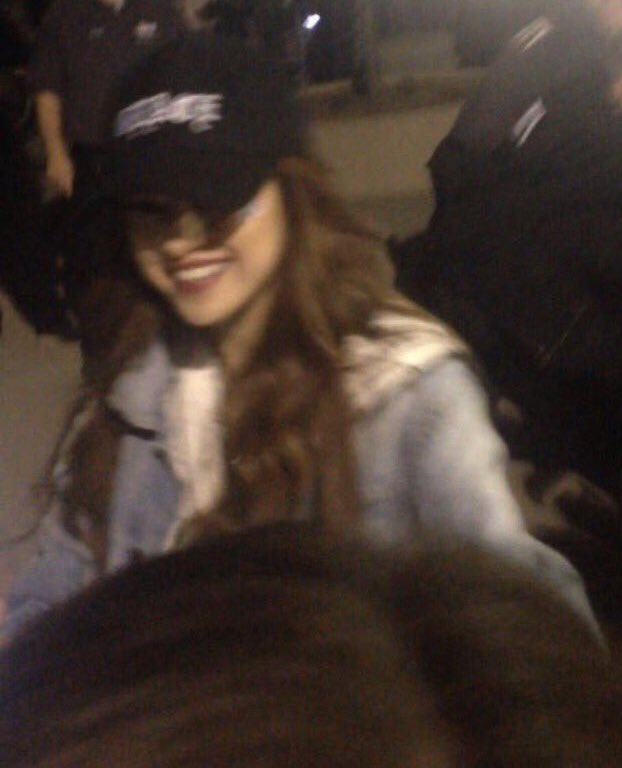 shelleysversion's tweet image. fan taken photos of selena gomez - a thread
:*✧ *:･ﾟ✧ *:✧ *: .✧:･ﾟ.✧ 
┊　　┊　　┊　　┊ 
┊　　┊　　┊　　❀ 
┊　　┊　　❀
┊　　❀ 
❀

˚*•̩̩͙✩•̩̩͙*˚