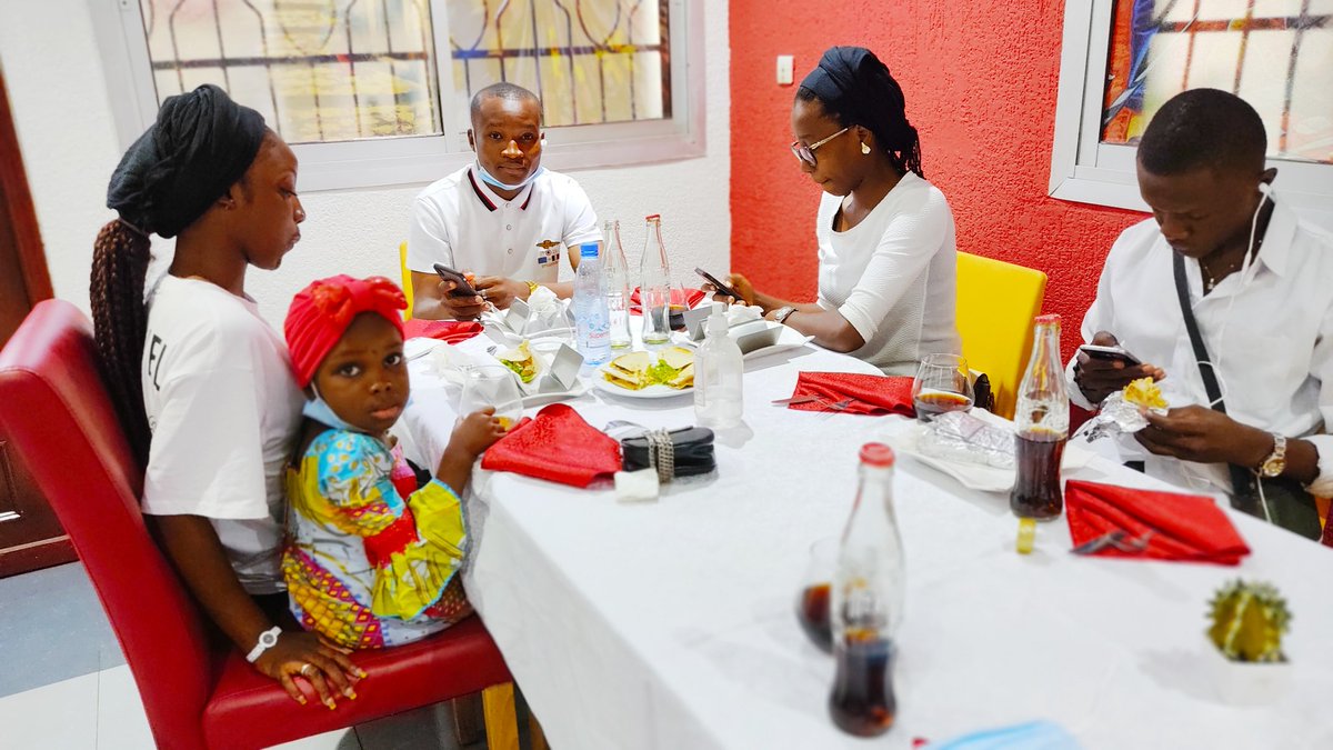 tacoshouse237's tweet photo. Make your dreams come true with @tacos_house237 en famille, entre amis, avec bae, entre camarades ou collègues, on renforce les liens devant un tacos 🌮
📞 659310795
🚪⌚ mardi à dimanche de 12h à 20h
#family 
#tacosarelife 
#fastfood https://t.co/iBfqRyZcW5
