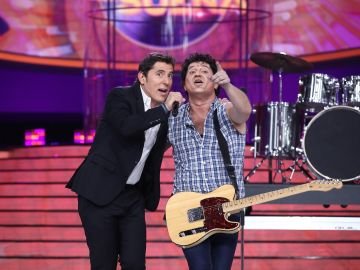 EBassjazz's tweet photo. Cómo olvidar cuando Maradona cantó en #TuCaraMeSuena 😂😂#tcms #elmonaguillo https://t.co/ihNiK82FfY
