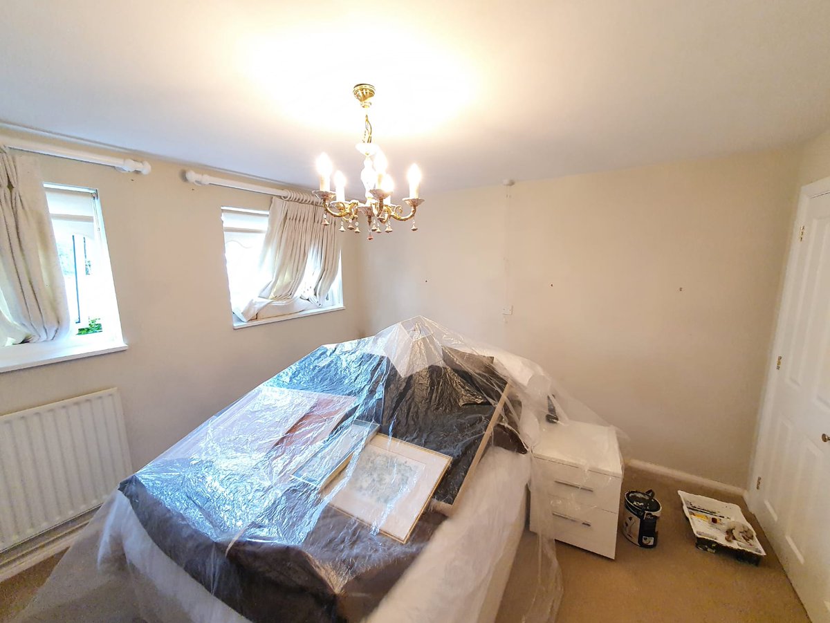 VMpropertyDIY's tweet photo. Nice Dulux décor. Another project 🏠🛠️🖌️🚐 #ascot #decorator #Handymanservices #beingbusy #manwithavan #propertymaintenance 🙂🙂 #qualitywork 👈🏠🪜🚐 #dulux https://t.co/dIzXh9cRmi
