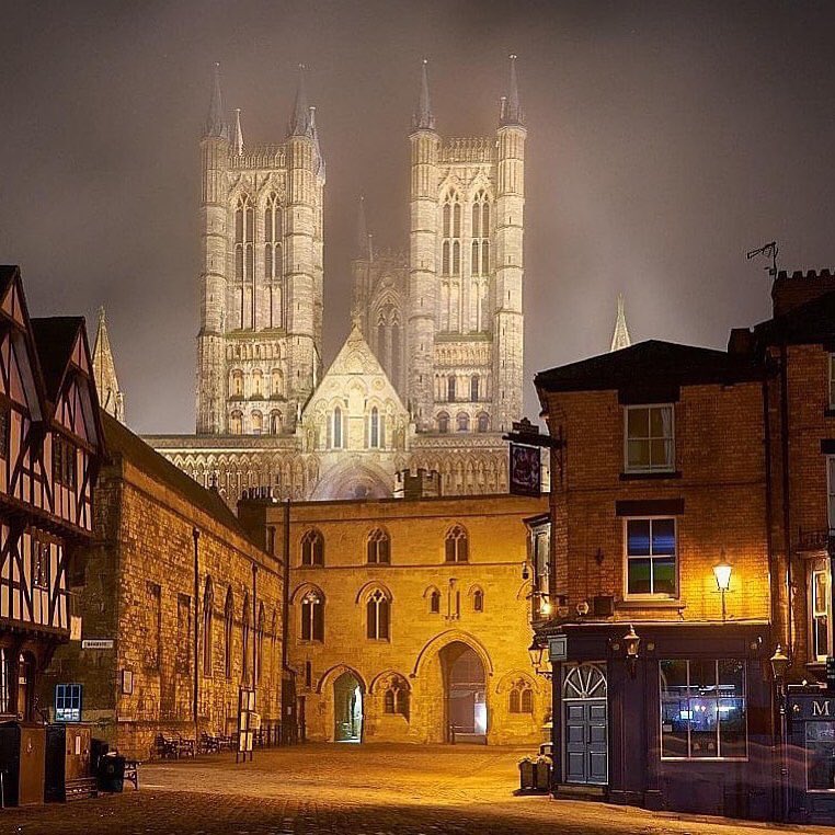 The atmosphere on this ... 

Repost from #percyonline 
A shot of the cathedral from the castle square tonight 
.
.
#cathedral #castlesquare #exchequergate #lincoln #lincslive #lovelincoln #lovelincolnshire #lovelincs #visitlincoln