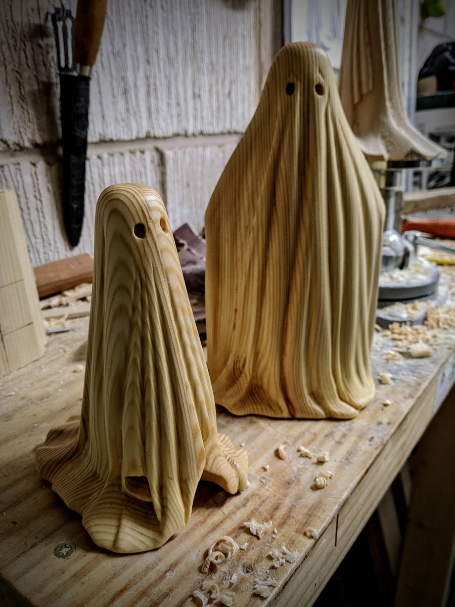 Another two wood carved spooks from my dad's workshop off to a good home. Loving the woodgrain marbling on these. He's churning em out now he's back in lockdown...