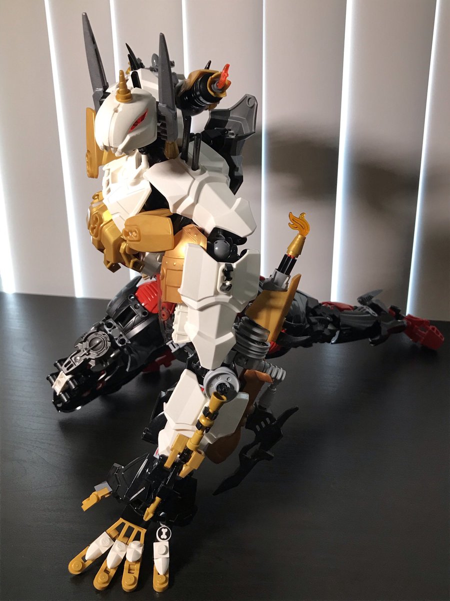 Rob0tgutz's tweet photo. #bionicle #moc #herofactory #lego 
First build of the year!! First time delving heavily into ccbs, I’m absolutely in love with it. It’s so much sturdier and more versatile than the old system, I’ll always hold Bionicle close to my heart, but I’m so happy to have ccbs 🦐💕🦐💕 https://t.co/cbaC19a340