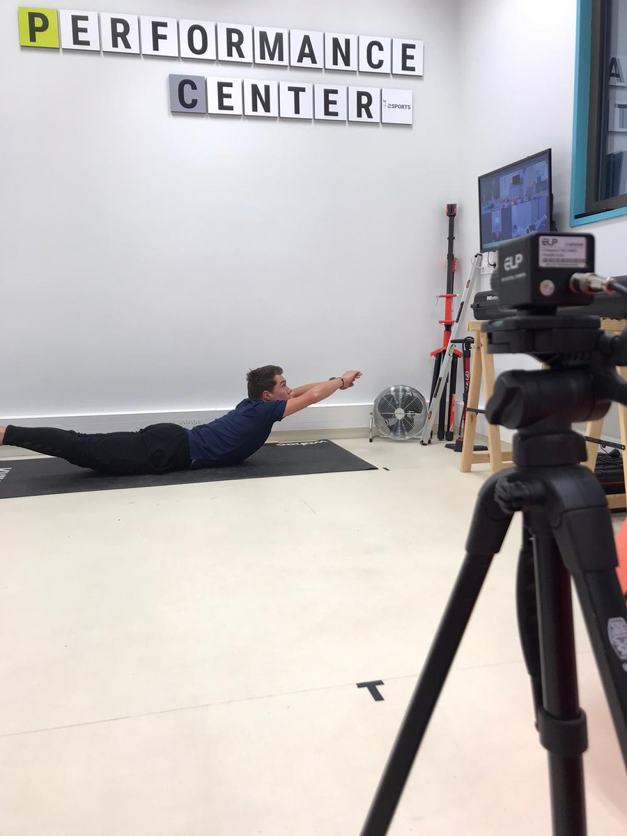 Notre coach @alexpacot garde le contact avec les coureurs malgré la distance, cette après-midi au programme séance de renforcement musculaire en visio 💪

<a href="/GrgoireRomain2/">Grégoire Romain</a> <a href="/Noah_Dtl/">Detalle Noah</a> <a href="/seguin_yanis/">seguin yanis</a> <a href="/Mathias_sanl/">Mathias Sanlaville</a> <a href="/MaxencePlace/">Place Maxence</a> <a href="/lozouet_leandre/">Léandre Lozouet</a> 
#AG2RCITROËNU19TEAM #RoulonsAutrement