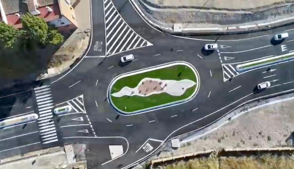 AytoAntequera's tweet photo. ✅ #Antequera invierte en el desarrollo de la ciudad. En 2021, tienes a tu disposición...

🏋️ Parque de Calistenia más grande de #Málaga

🌉 Puente en el Arroyo del Alcázar

🛣️ Circunvalación Norte. Seguridad y movilidad

🐶 Parque en la Glorieta Rojas Pérez

#HacemosCiudad https://t.co/v6JctccOgK