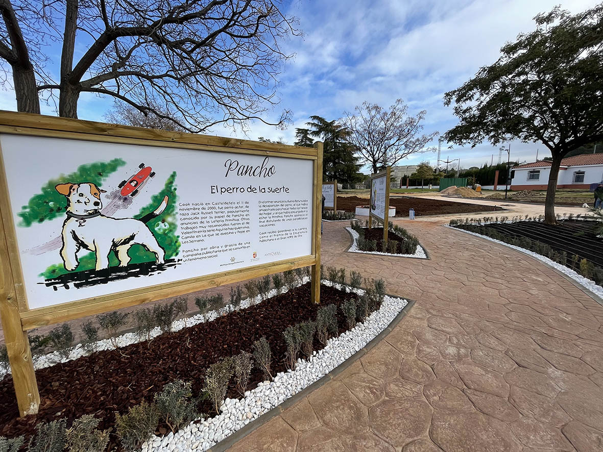 AytoAntequera's tweet photo. ✅ #Antequera invierte en el desarrollo de la ciudad. En 2021, tienes a tu disposición...

🏋️ Parque de Calistenia más grande de #Málaga

🌉 Puente en el Arroyo del Alcázar

🛣️ Circunvalación Norte. Seguridad y movilidad

🐶 Parque en la Glorieta Rojas Pérez

#HacemosCiudad https://t.co/v6JctccOgK