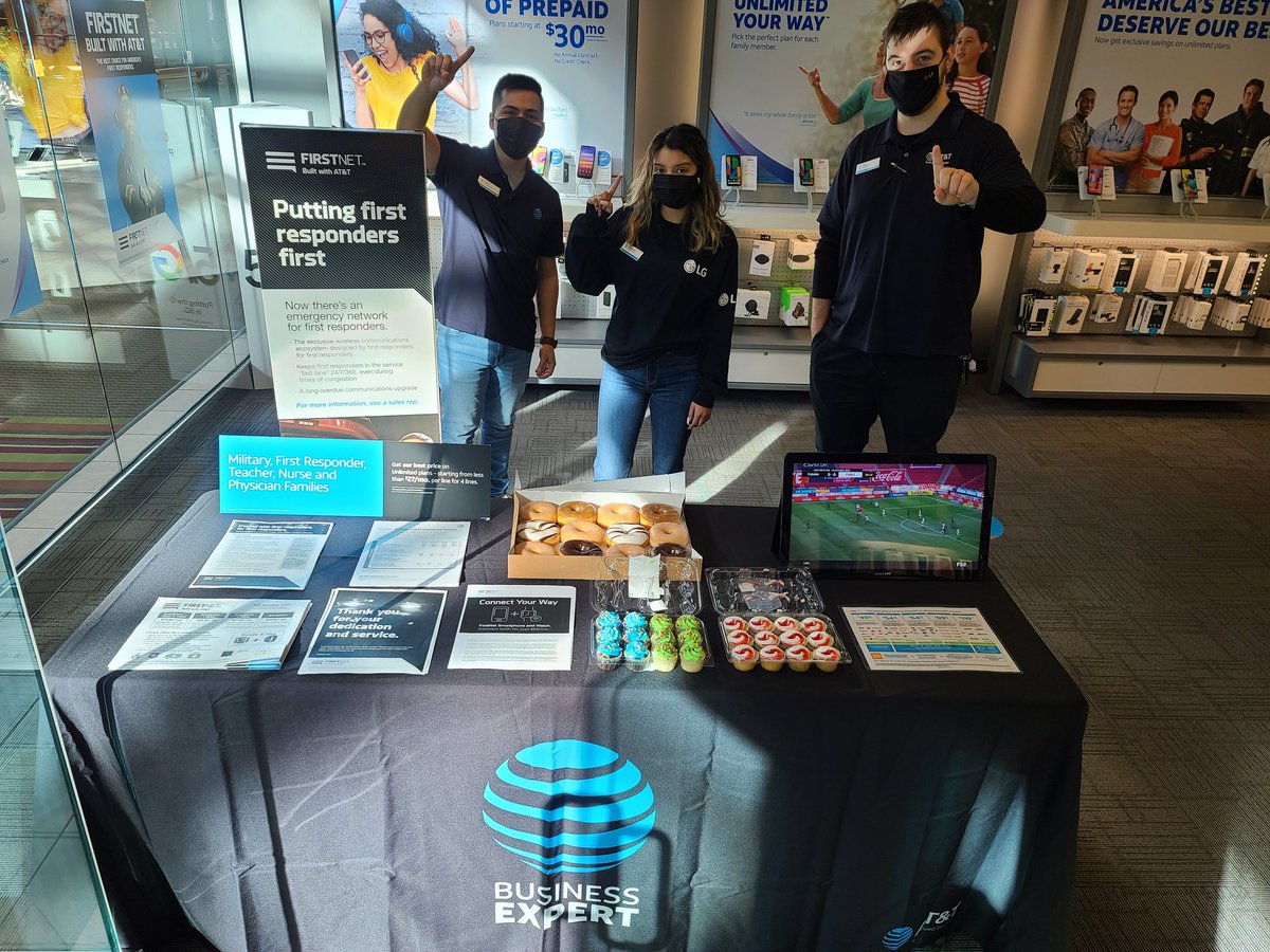 Please come join us today at Dulles Town Center AT&amp;T to celebrate National Law Enforcement Appreciation day! #NationalLawEnforcementAppreciationDay #firstnet <a href="/LoudounSheriff/">Loudoun County Sheriff's Office</a> <a href="/FairfaxCountyPD/">Fairfax County Police</a>