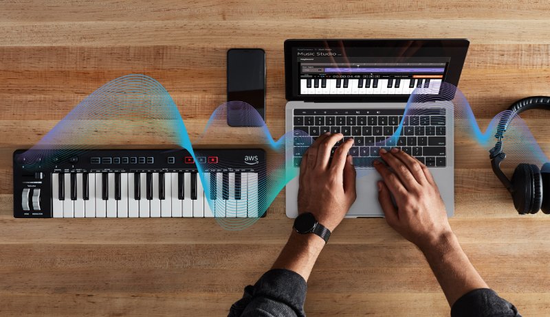 Delachica's tweet photo. Explorado el #AWS #DeepComposer aún no sé si es una genialidad o un juguete "solo" para #desarrolladores. La idea del nuevo teclado musical de @awscloud es sumergir a los #devs en #machinelearning jugando con varios modelos e iniciarse en #AI generativa.
https://t.co/FPyqG3oAAj https://t.co/t7bnsbJa3t