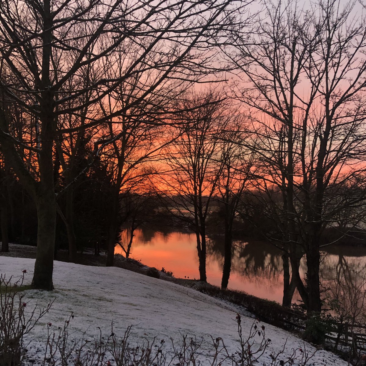 Coral river. Stunning 🧡❄️🌥

#Coralriver #winterriverside #snowyriverside #wintersunsets #wintereveningstroll #wintercolours #Yarm #Teesside #TeesValley