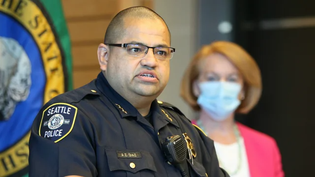 thehill's tweet photo. Seattle police investigating officers who were in DC and may have participated in Capitol riot https://t.co/iY18t9T8vf https://t.co/gDbMg7Z7jd