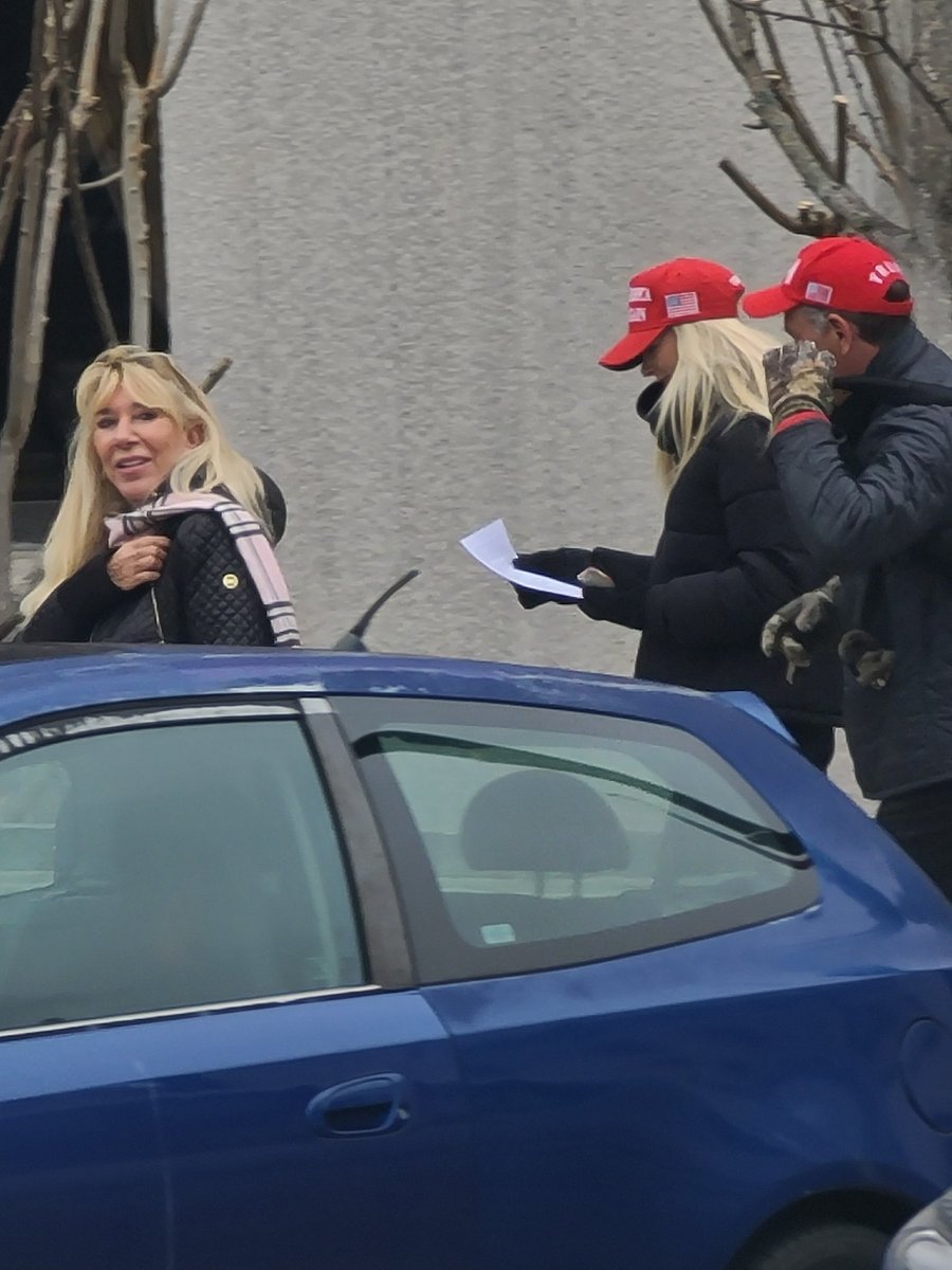 It becomes a waiting game, while we wait for the court trial of Enrique tarrio to start. Other media started gathering on the north( front) side of 500 Indiana Ave. Several folks with trump flags showed up and hung around for a moment. 22/