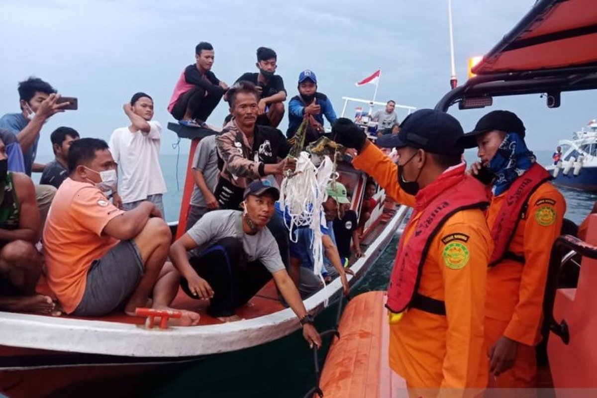 harnasid's tweet photo. Pesawat Sriwijaya Air SJ 182 Telat 30 Menit Akibat Hujan https://t.co/jIMvvSxPGO via @HARNAS.ID 
#beritaterkini #beritanasional #SriwijayaAirSJ182 #SriwijayaAir #pulaulaki #kemenhub #ingatpesanibu #PakaiMasker https://t.co/Qif2KJ1a3T
