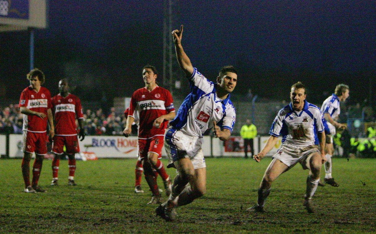 FromTown2Town's tweet photo. 15 years ago this weekend Premier League @Boro visited Manor Park to take on @NuneatonBoroFC in the @EmiratesFACup 3rd Round and were lucky to escape with a 1-1 draw - penalty controversy with @GarethSouthgate - full details on our Facebook page https://t.co/xf5TBv5jyG https://t.co/2ylsVv57qB