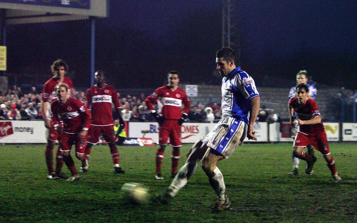 FromTown2Town's tweet photo. 15 years ago this weekend Premier League @Boro visited Manor Park to take on @NuneatonBoroFC in the @EmiratesFACup 3rd Round and were lucky to escape with a 1-1 draw - penalty controversy with @GarethSouthgate - full details on our Facebook page https://t.co/xf5TBv5jyG https://t.co/2ylsVv57qB