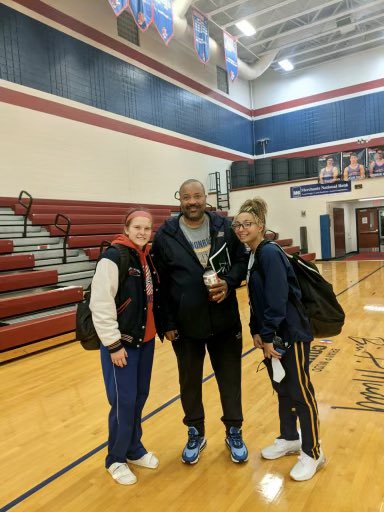 CoachTGBoyd's tweet photo. Great watching old Thunder players competing against each other. #cincythunder Great job @McKenzieAvery4 @CadenceBoyd2 https://t.co/8ATJXfjeA1